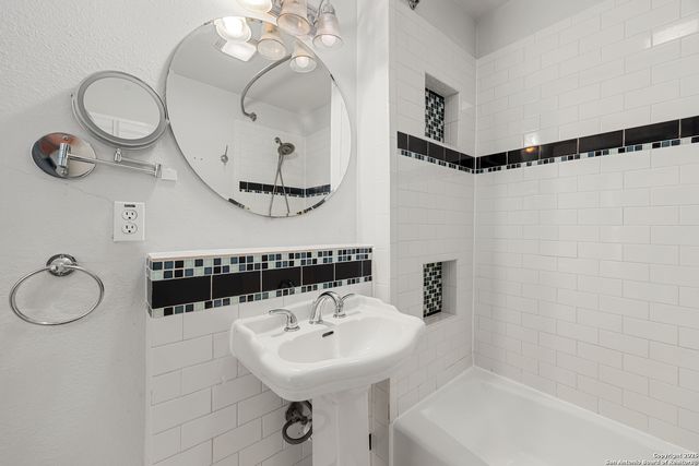 135 Vitra, San Antonio, TX 78210