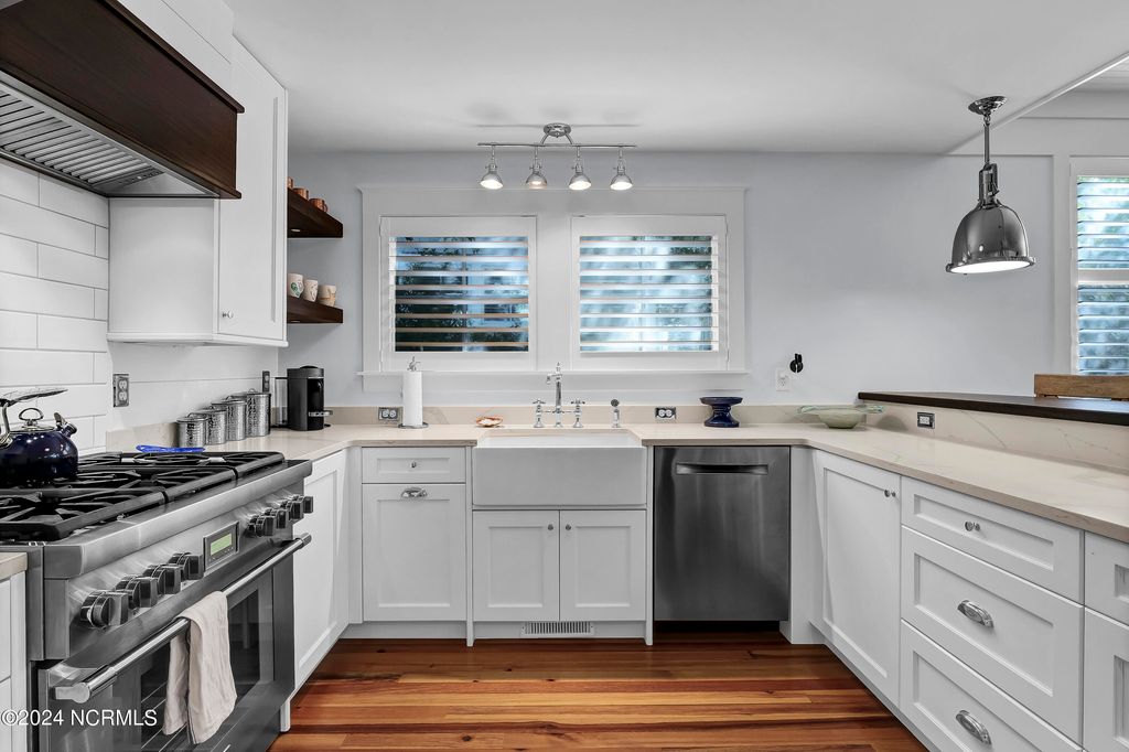 Image 14 of property listing at 15 Surfboat Court, Bald Head Island, NC 28461