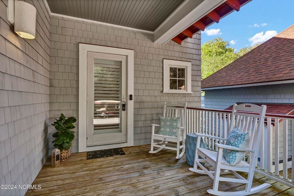 Image 4 of property listing at 15 Surfboat Court, Bald Head Island, NC 28461