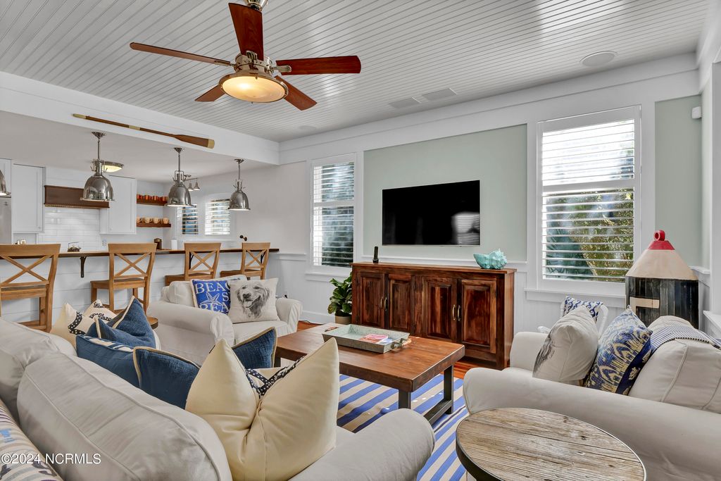 Image 7 of property listing at 15 Surfboat Court, Bald Head Island, NC 28461