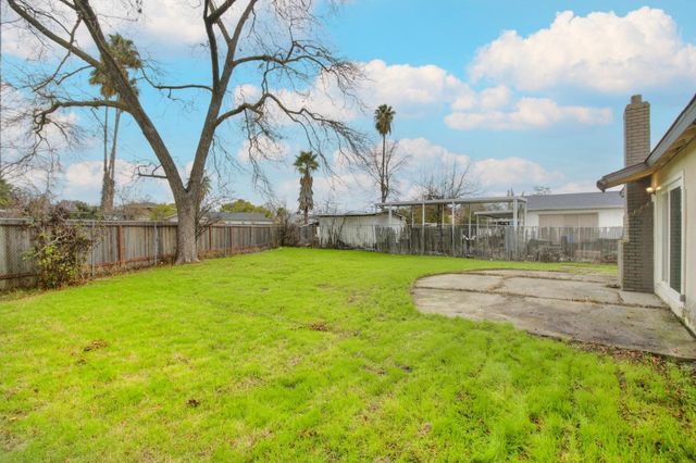 7585 Twilight Dr, Sacramento, CA 95822