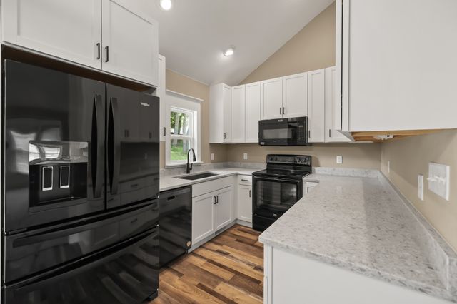 5121 Magnolia Drive, Pleasant Hill, IA 50327
