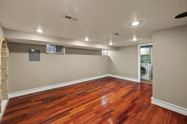 5121 Magnolia Drive, Pleasant Hill, IA 50327