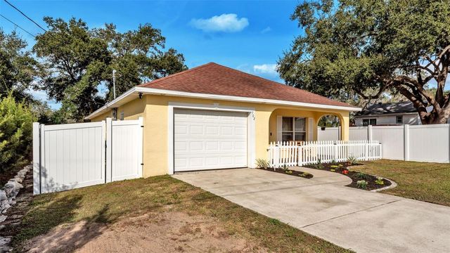 702 LEMON AVENUE, Dundee, FL 33838