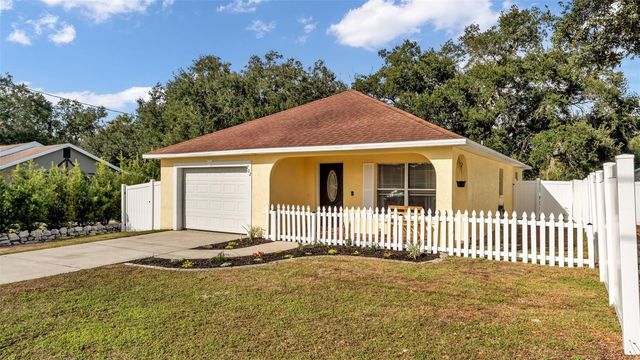 702 LEMON AVENUE, Dundee, FL 33838