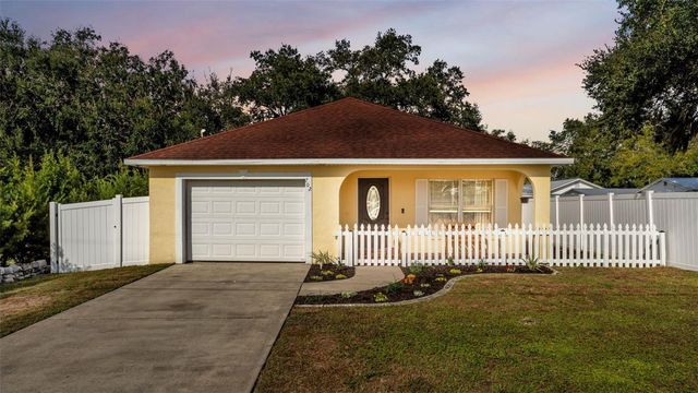 702 LEMON AVENUE, Dundee, FL 33838