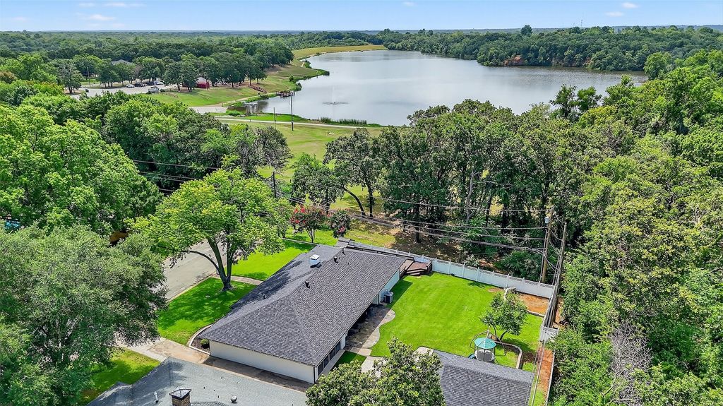 2300 Brookhaven Drive, Denison, TX 75020