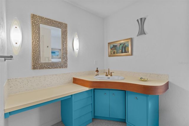 2605 BOTANY AVENUE, Sarasota, FL 34239