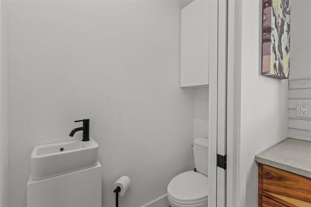2605 BOTANY AVENUE, Sarasota, FL 34239