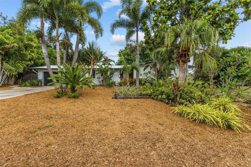 2605 BOTANY AVENUE, Sarasota, FL 34239