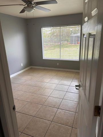 2029 SE Hideaway Circle, Port St. Lucie, FL 34952