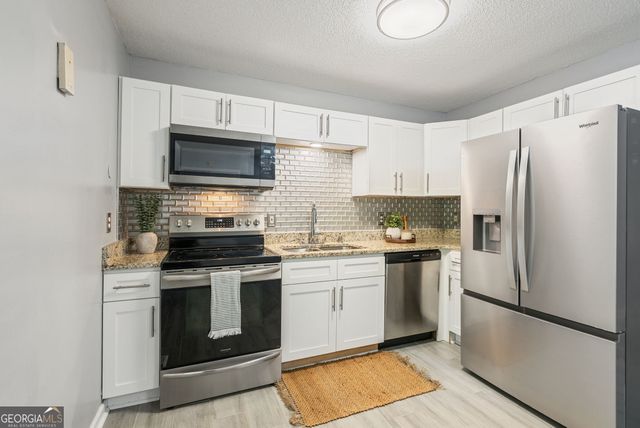 1209 N Hampton Drive, Hampton, GA 30228