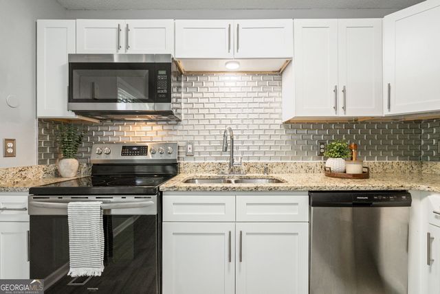1209 N Hampton Drive, Hampton, GA 30228