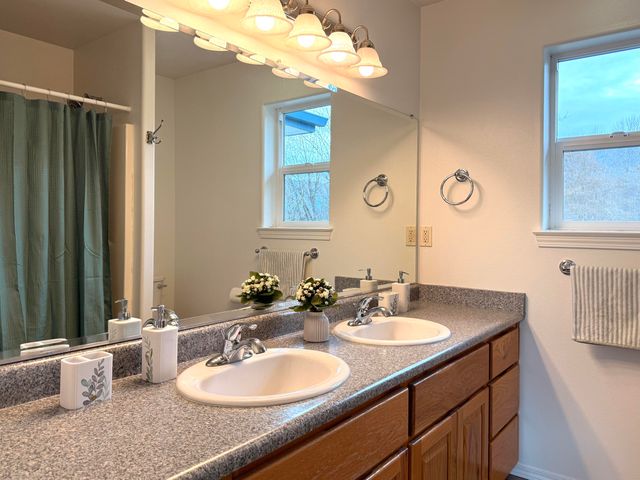 11889 Williams Highway, Grants Pass, OR 97527