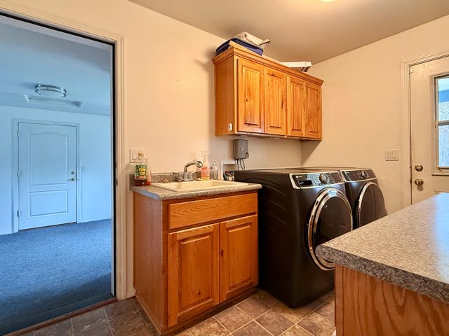 11889 Williams Highway, Grants Pass, OR 97527