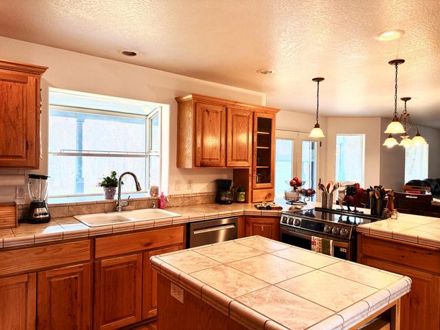 11889 Williams Highway, Grants Pass, OR 97527