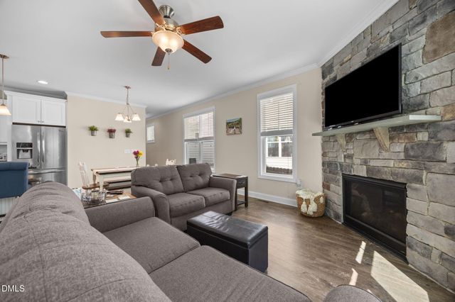 208 Log Pond Court, Apex, NC 27502