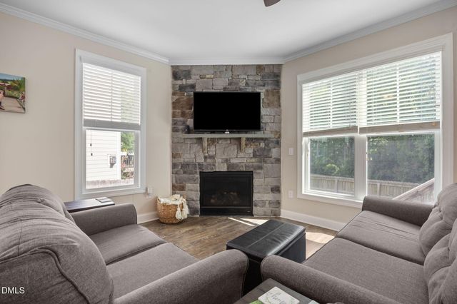 208 Log Pond Court, Apex, NC 27502