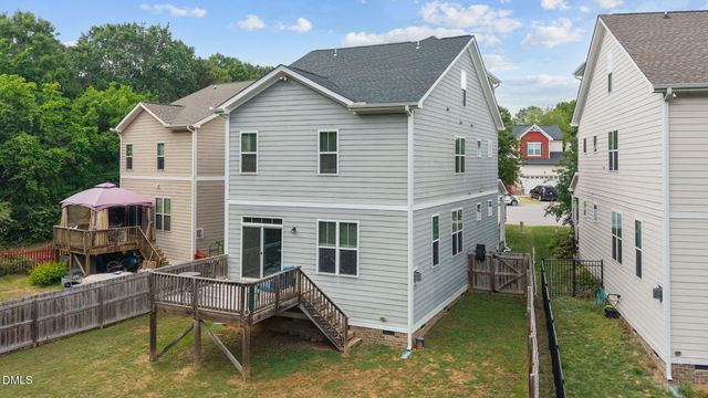 208 Log Pond Court, Apex, NC 27502