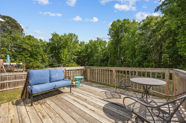 208 Log Pond Court, Apex, NC 27502