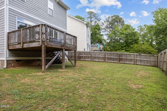 208 Log Pond Court, Apex, NC 27502