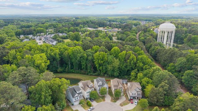 208 Log Pond Court, Apex, NC 27502