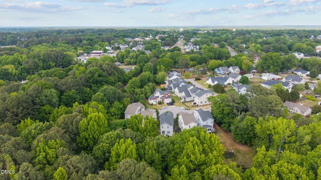 208 Log Pond Court, Apex, NC 27502