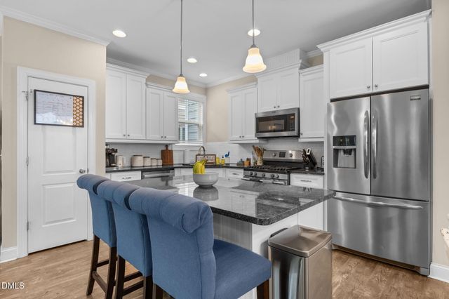 208 Log Pond Court, Apex, NC 27502