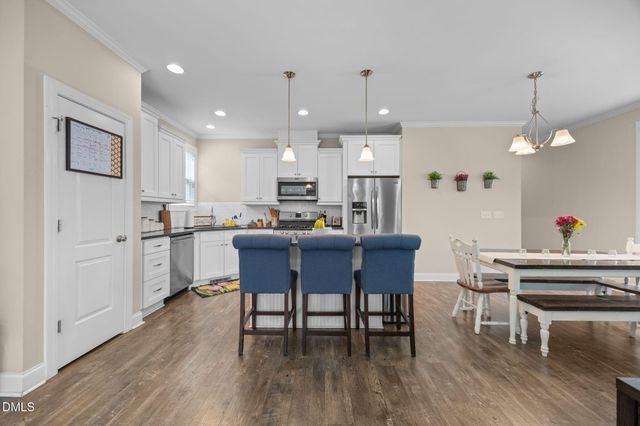208 Log Pond Court, Apex, NC 27502