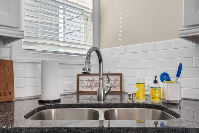208 Log Pond Court, Apex, NC 27502