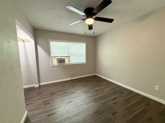 7515 Bayway Drive 3, Baytown, TX 77520