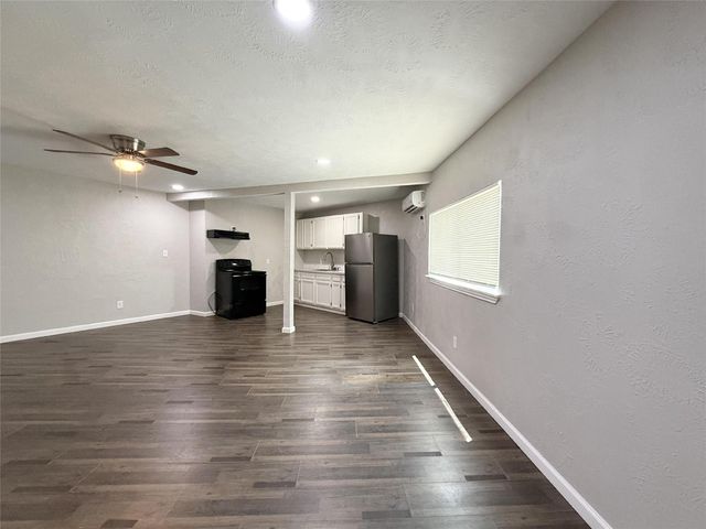 7515 Bayway Drive 3, Baytown, TX 77520