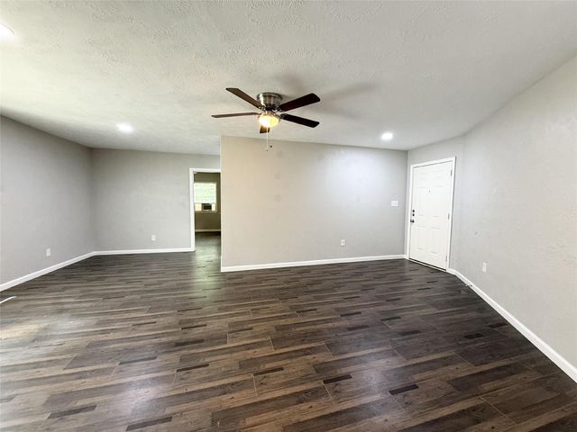 7515 Bayway Drive 3, Baytown, TX 77520