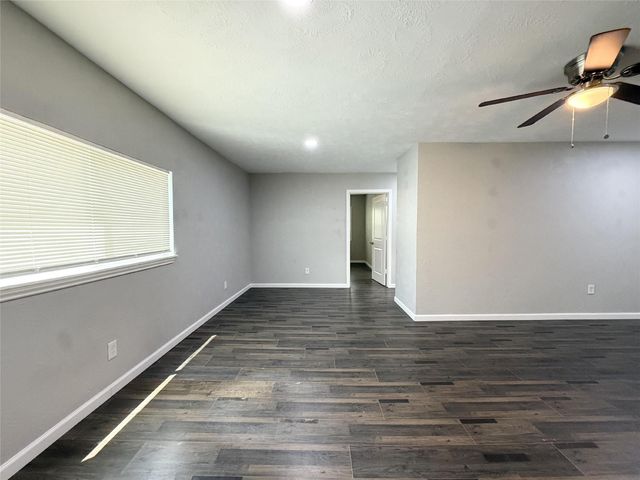 7515 Bayway Drive 3, Baytown, TX 77520