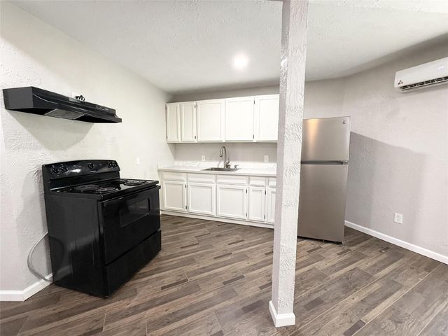 7515 Bayway Drive 3, Baytown, TX 77520
