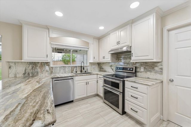 5015 Kleinmeadow Court, Houston, TX 77066