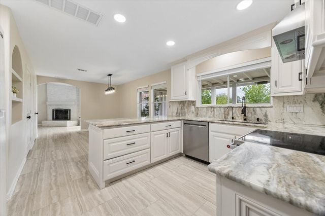 5015 Kleinmeadow Court, Houston, TX 77066