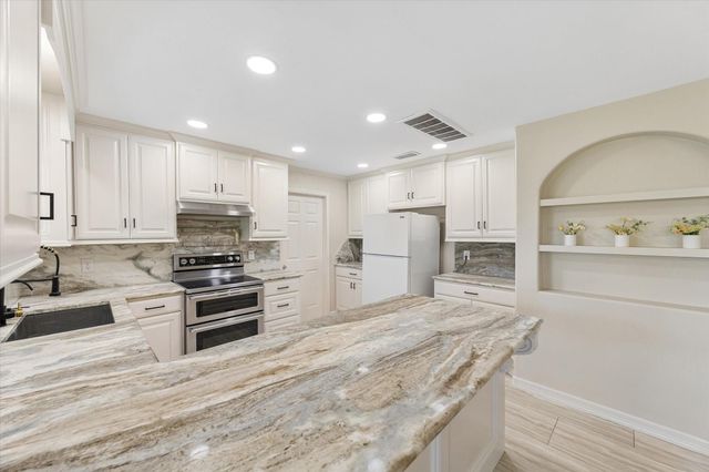 5015 Kleinmeadow Court, Houston, TX 77066