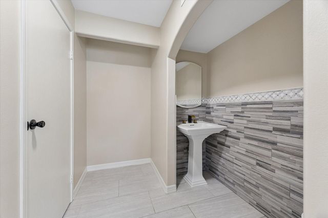 5015 Kleinmeadow Court, Houston, TX 77066