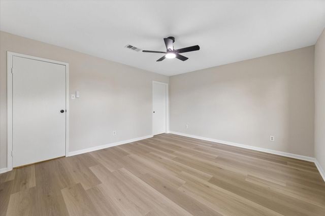 5015 Kleinmeadow Court, Houston, TX 77066