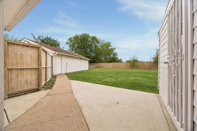 5015 Kleinmeadow Court, Houston, TX 77066