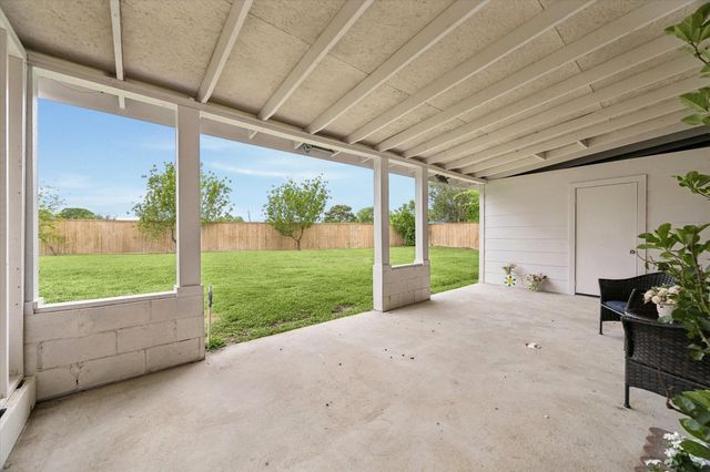 5015 Kleinmeadow Court, Houston, TX 77066