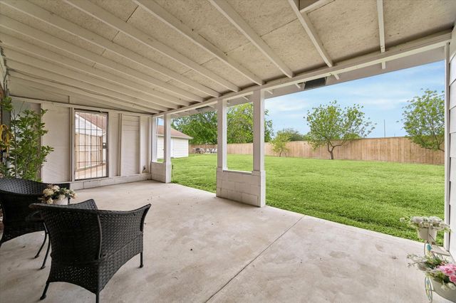 5015 Kleinmeadow Court, Houston, TX 77066