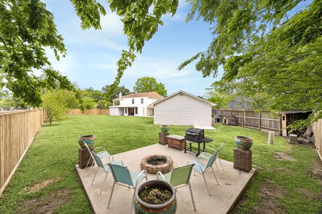 5015 Kleinmeadow Court, Houston, TX 77066