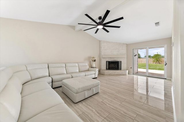 5015 Kleinmeadow Court, Houston, TX 77066