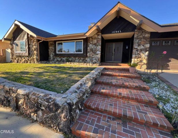 10945 Kings Road, Ventura, CA 93004