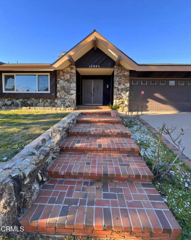 10945 Kings Road, Ventura, CA 93004