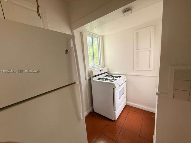 1919 SW 2nd St B, Miami, FL 33135