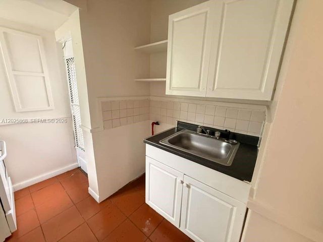 1919 SW 2nd St B, Miami, FL 33135