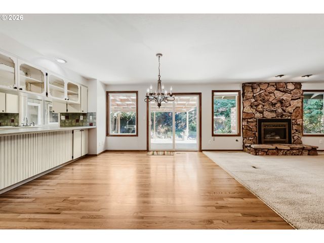 890 Ne 6TH Dr, Hillsboro, OR 97124